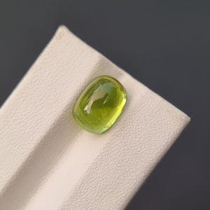 Cabochon di peridoto pakistano naturale, pietra preziosa di peridoto verde non trattato da 3,43 ct