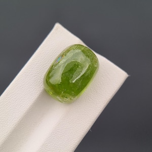 Peridot Pakistan 21.08 Ct Oval Cabochon – Natural Green Gemstone for Jewelry Making