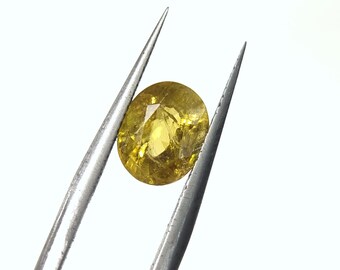 Natürlicher Grünlich-Gelber Sphen (Titanit) im Ovalschliff 1.91 ct - Edelstein