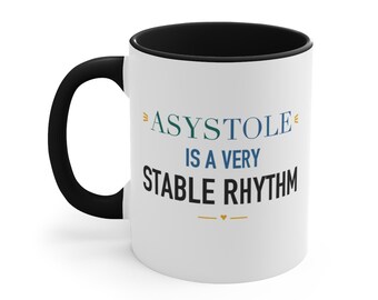 Taza negra con detalles de enfermera: la asistolia es un ritmo muy estable.