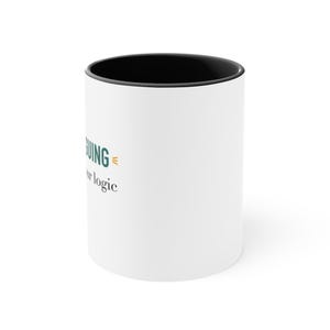 Taza con detalles en negro para profesores: No estoy discutiendo, estoy evaluando tu lógica. imagen 2