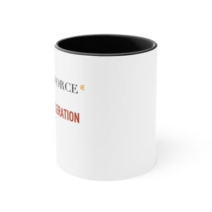 Tazza nera per insegnanti di fisica – Che la forza sia Massa × Accelerazione immagine 2