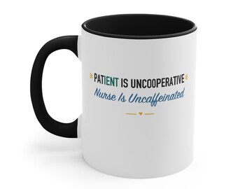 Taza con detalles en negro: el paciente no coopera, la enfermera no toma cafeína.