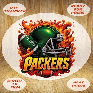 Peut inclure: Un motif de transfert numérique avec un casque et un ballon de football verts, le mot "PACKERS" en flammes jaunes et oranges. Le motif comprend le texte "DTF TRANSFER", "READY FOR PRESS", "DIRECT TO FILM" et "HEAT PRESS".