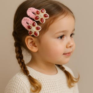 PIÈCE UNIQUE barrette à cheveux crochetée rose, fleur perle goutte, accessoire cheveux fille, unique fait main, cadeau bébé fille