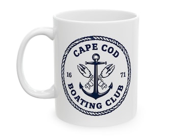 Kubek Cape Cod Boating Club | Kubek do kawy w stylu marynistycznym | Estetyka nadmorskiej babci | Kubek z żaglówką | Prezent na lato w Nowej Anglii | Miłośnik łodzi Preppy