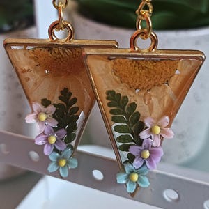 Handmade Resin Flower Earrings – Pressed Flower Dangle Earrings – Real Flower Jewellery – Botanical Earrings – Nature Inspired Gifts for Her