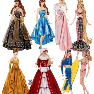 Può includere: Illustrazione di otto bambole in vari outfit. Le bambole indossano abiti, un costume da bagno e una muta. Gli abiti sono in colori come nero, oro, blu e rosa. L'immagine include il testo "Compiled and Digitized by Auntie's Attic Sewing Craft."