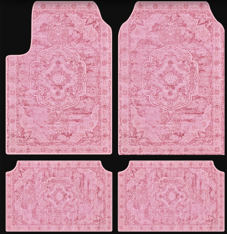 Puede incluir: Juego de cuatro alfombrillas rosas para coche con un dise&ntilde;o de alfombra oriental ornamentado y desgastado. Las alfombrillas incluyen dos piezas delanteras y dos traseras, cada una con una forma &uacute;nica para el interior del coche.