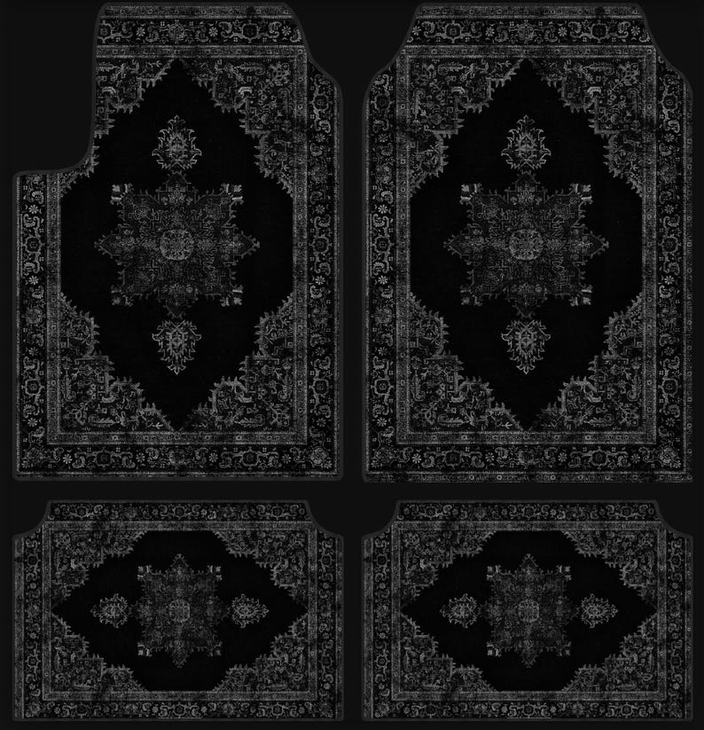 Puede incluir: Juego de cuatro alfombrillas negras para coche con un dise&ntilde;o de alfombra persa desgastada. Las alfombrillas presentan intrincados patrones florales y geom&eacute;tricos en tonos grises y blancos, creando un aspecto cl&aacute;sico y elegante para el interior de un veh&iacute;culo.