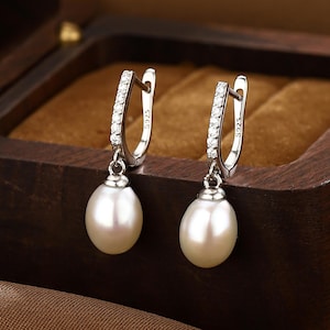 Echte Süßwasserperle Sterling Silber Huggie Ohrringe, Zierliche Perlen Creolen, Ohrringe für Hochzeit Brautjungfer Geschenk, Muttertagsgeschenk