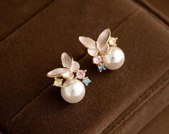 Pendientes de perla de mariposa con piedras de colores, pendientes minimalistas de perla, pendientes de perla individual, regalo para ella, pendientes para mujer