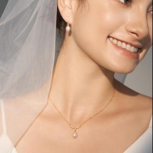 Pendientes de aro de perla natural de agua dulce, de plata de ley, para dama de honor, delicados y para uso diario. imagen 7
