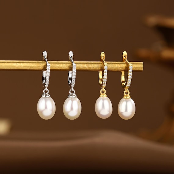 Natural Freshwater Pearl Huggie Earrings,Sterling Sliver Hoop Earrings,Earrings for Bridesmaid,Dainty Huggie Earrings,Everyday Pearl Hoops