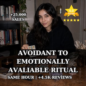 May include: A person in a black hoodie holding a tarot card at a wooden table with crystals and books. Text overlays include +25.000 SALES, 5.0 RATING, AVOIDANT TO EMOTIONALLY AVALIABLE RITUAL, and SAME HOUR | +4.5K REVIEWS. The scene features a dark, indoor setting.