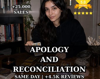 Puede incluir: Una persona con sudadera negra sentada ante una mesa de madera con cartas de tarot, cristales y una vela. El texto incluye +25.000 SALES, 5.0 RATING, APOLOGY AND RECONCILIATION y SAME DAY | +4.5K REVIEWS. Estanterías visibles al fondo de la imagen.