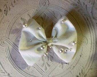 Girls cream pearl accent hairbow