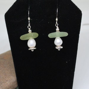 Seaglass Earrings, Seaglass Pearl Earrings, Seaglass Jewelry, Sea Glass, Beach Gift For Friend, Beach Glass, Beach Gift
