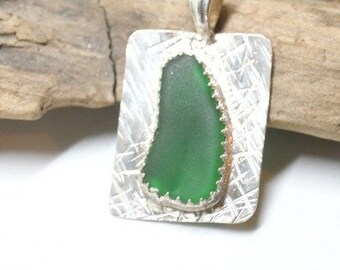 St Patricks Day Jewelry, Sterling Sea Glass Neckace, Sea Glass Bezel Necklace, Beach Glass Jewelry, Sea Glass Jewelry