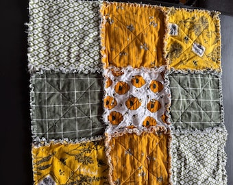 Bumblebee rag quilt table topper