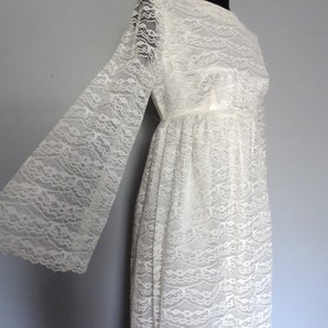 Classic Cream Lace Wedding Dress size Medium Empire Waist