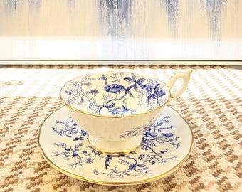 Vintage Coalport Cairo theekop en schotel: blauw-wit oriëntaals pauwontwerp