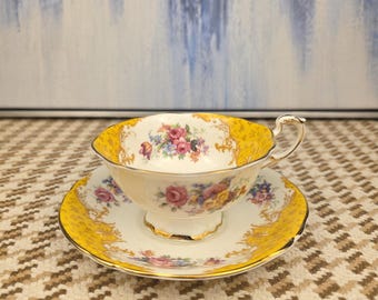 Vintage Paragon Bone China theekop en schotel: gele bloemen, Engeland