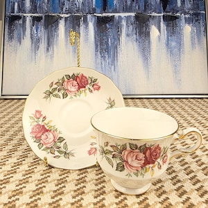Vintage Queen Anne Bone China Tea Cup & Saucer Set – Made in England – Floral Pink Roses Pattern