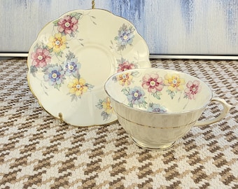 Taza de té y platillo vintage de porcelana toscana "Flairt" - Floral England pintado a mano