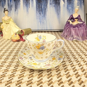 Vintage Foley Floral Chintz Teacup and Saucer – Full Pattern Bone China Made in England