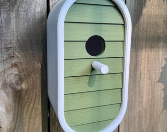 Casinha de pássaros moderna em estilo bangalô, decoração personalizada para jardim externo.