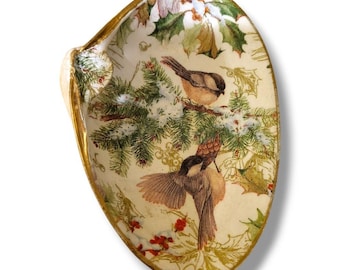 Handpainted Sea Shell With Christmas Leaves & Bird Scene Gold Trim