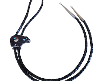 Corbata bolo vintage Zuni de plata esterlina tallada con oso negro azabache y turquesa coral.