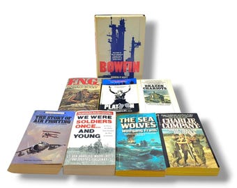 Lote de 8 libros de bolsillo antiguos sobre historias de guerra militar.