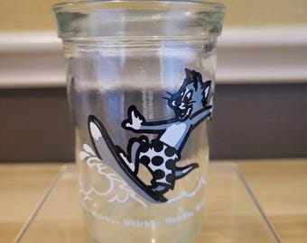 Vtg 1990 Tom and Jerry Welch's Jelly Jar Drinking Glass With Tom Surfing 4" Tall