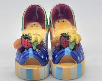 Saliera e pepiera vintage in ceramica Carmen Miranda di Pelzman per Vandor 1999