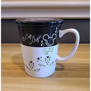 Tazza da caffè "Cup Of Magic" con coperchio di Topolino dei parchi Disney immagine 13