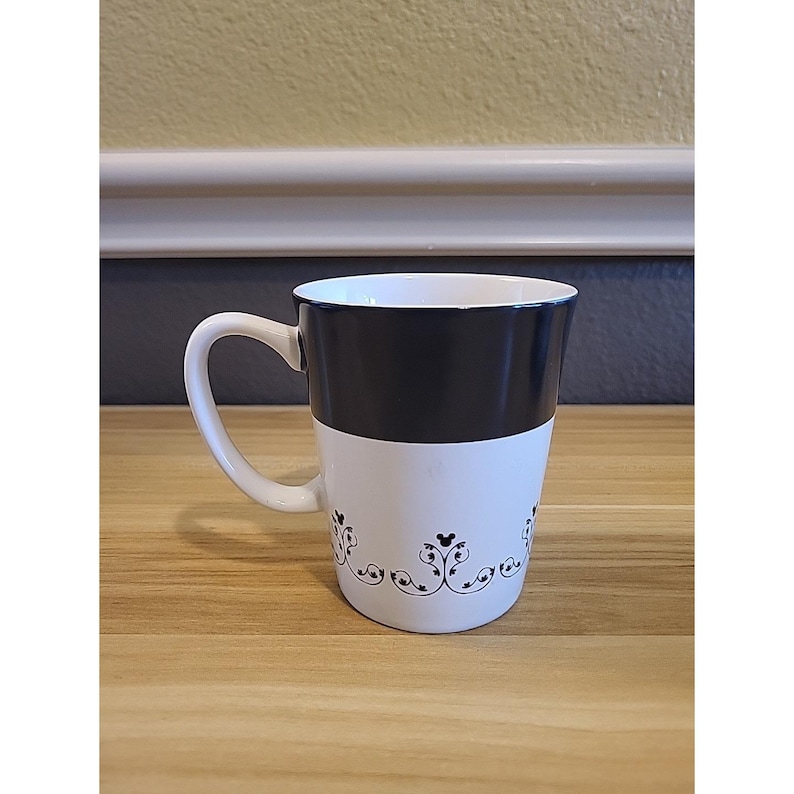 Tazza da caffè "Cup Of Magic" con coperchio di Topolino dei parchi Disney immagine 6
