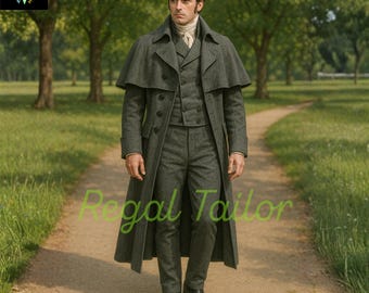 Puede incluir: Un hombre con un abrigo de lana gris, chaleco y pantalones está de pie en un camino. El abrigo tiene un diseño tipo capa y un cierre cruzado. El texto "Regal Tailor" está escrito en cursiva en la parte inferior de la imagen.