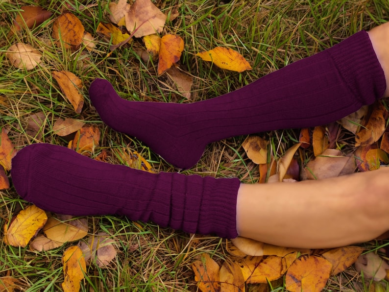 Mohair knielange wandelsokken met een ribpatroon aan de pijpen en een kussenvormige poolzool voor warmte en comfort Aubergine