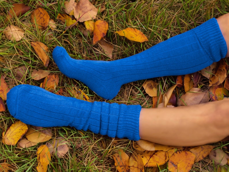 Mohair knielange wandelsokken met een ribpatroon aan de pijpen en een kussenvormige poolzool voor warmte en comfort Bright Blue