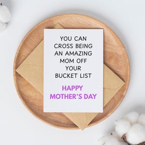 Carte de fête des mères amusante, cadeau de fête des mères pour maman, cadeau de blague drôle de fille de maman, vous pouvez rayer être une maman incroyable de votre liste de seaux