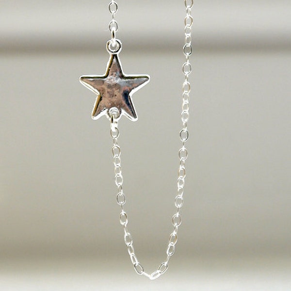Sideways star necklace in silver