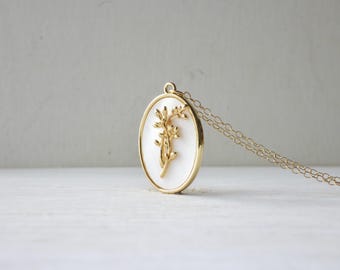 Poinsettias gold necklace