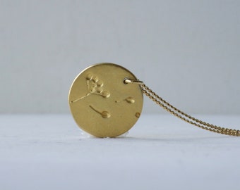 Round charm necklace in gold