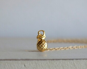 Little Pineapple necklace in gold