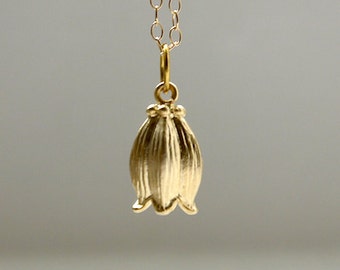 Bud necklace in gold