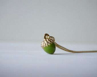 Petit collier de gland vert