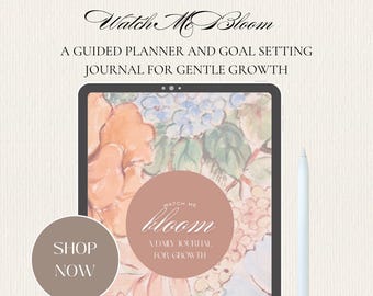 Może przedstawiać: Cyfrowy planer i dziennik do ustalania celów z kwiatowym wzorem. Okładka zawiera tekst "Watch Me Bloom" i "A Daily Journal for Growth".