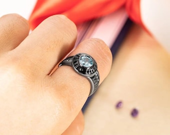 Op maat gegraveerde afstudeerring met geboortesteen